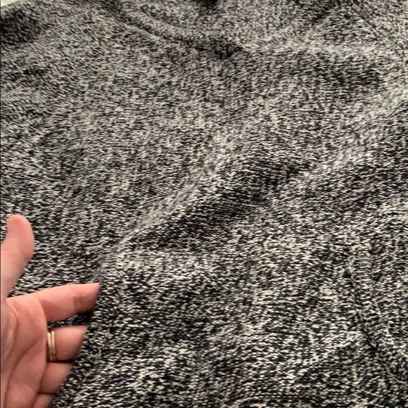 Black and white poncho sweater - Picture 1 of 3